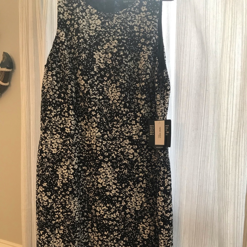 Flounce dress with navy and white detail